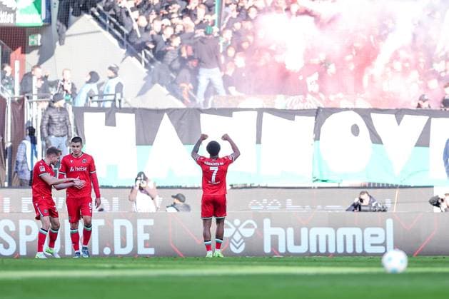 30.11.2024, Fußball, 1. FC Köln - Hannover 96, 2. Fußball Bundesliga, RheinEnergieSTADION, Saison 2024 2025: Torjubel nach dem 1:0 durch Jessic Ngankam (Hannover 7) DFB regulations prohibit any use of photographs as image sequences and or quasi-video. Nordrhein-Westfalen Deutschland