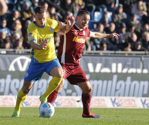 Sven Koehler (Eintracht Braunschweig), Andreas Geipl (SSV Jahn Regensburg) Fussball, Herren, Saison 2024 2025 2.BL, Eintracht Stadion, Eintracht Braunschweig gegen SSV Jahn Regensburg DFL REGULATIONS PROHIBIT ANY USE OF PHOTOGRAPHS AS IMAGE SEQUENCES AND OR QUASI-VIDEO.