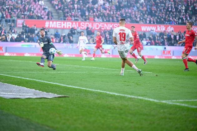30.11.2024, Fussball, 2. Bundesliga, 14. Spieltag Saison 2024 2025, 1.FC Köln - Hannover 96, Tim Lemperle (1. FC Köln) erzielt das Tor zum 1:1. xRHR-FOTO TKx