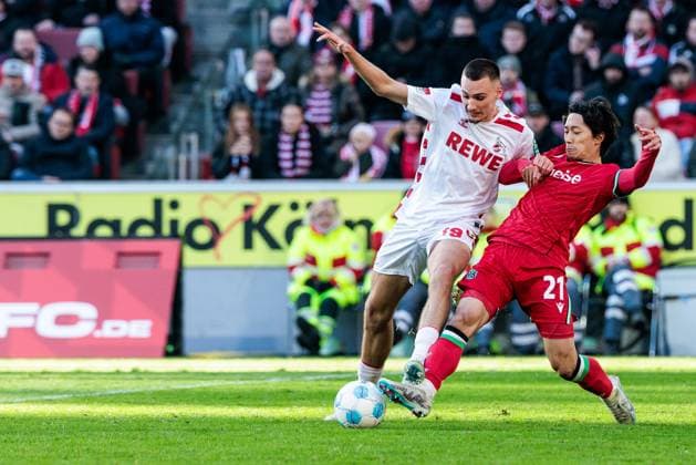 2. Fußball Bundesliga: 1. FC Köln - Hannover 96; 30.11.2024 Zweikampf Tim Lemperle (1. FC Köln, 19), Sei Muroya (Hannover 96, 21) 2. Fußball Bundesliga, 1. FC Köln - Hannover 96, Köln, Rheinenergiestadion am 30.11.2024 DFL REGULATIONS PROHIBIT ANY USE OF PHOTOGRAPHS AS IMAGE SEQUENCES AND OR QUASI-VIDEO.