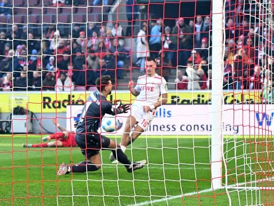 Tim Lemperle (1. FC Koeln) Tor zum 1:1 waehrend des Spiels der 2. Bundesliga zwischen 1. FC Köln und Hannover 96 im RheinEnergieStadion am 30. November 2024 in Köln, Deutschland. (Foto von Ralf Treese DeFodi Images) +++ Tim Lemperle (1. FC Koeln) scores his team™s first goal during the 2. Bundesliga match between 1. FC Köln and Hannover 96 at RheinEnergieStadion on November 30, 2024 in Cologne, Germany. (Photo by Ralf Treese DeFodi Images) DFB DFL REGULATIONS PROHIBIT ANY USE OF PHOTOGRAPHS AS IMAGE SEQUENCES AND OR QUASI-VIDEO. Defodi-521_KOEH9620241130_027