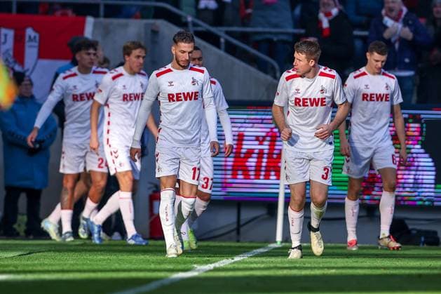 30.11.2024, Fußball, 1. FC Köln - Hannover 96, 2. Fußball Bundesliga, RheinEnergieSTADION, Saison 2024 2025: Torjubel 1:1 durch Tim Lemperle (1.FC Köln 19). Im Bild Leart Pacarada (1.FC Köln 17) und Dominique Heintz (1.FC Köln 3) DFB regulations prohibit any use of photographs as image sequences and or quasi-video. Nordrhein-Westfalen Deutschland