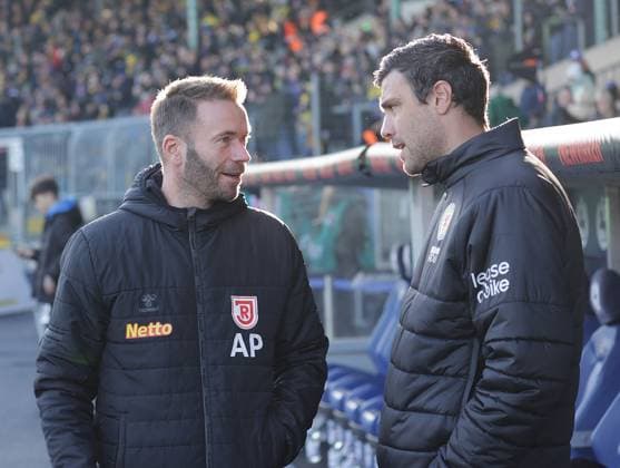 Trainer Andreas Patz (SSV Jahn Regensburg), Geschaeftsfuehrer Benjamin Kessel (Eintracht Braunschweig) Fussball, Herren, Saison 2024 2025 2.BL, Eintracht Stadion, Eintracht Braunschweig gegen SSV Jahn Regensburg, 0-0 DFL REGULATIONS PROHIBIT ANY USE OF PHOTOGRAPHS AS IMAGE SEQUENCES AND OR QUASI-VIDEO.
