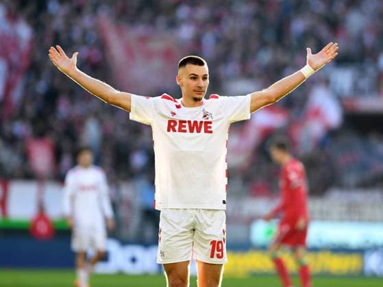 Tim Lemperle (1. FC Koeln) gestikuliert, gestik waehrend des Spiels der 2. Bundesliga zwischen 1. FC Köln und Hannover 96 im RheinEnergieStadion am 30. November 2024 in Köln, Deutschland. (Foto von Ralf Treese DeFodi Images) +++ Tim Lemperle (1. FC Koeln) gestures during the 2. Bundesliga match between 1. FC Köln and Hannover 96 at RheinEnergieStadion on November 30, 2024 in Cologne, Germany. (Photo by Ralf Treese DeFodi Images) DFB DFL REGULATIONS PROHIBIT ANY USE OF PHOTOGRAPHS AS IMAGE SEQUENCES AND OR QUASI-VIDEO. Defodi-521_KOEH9620241130_042