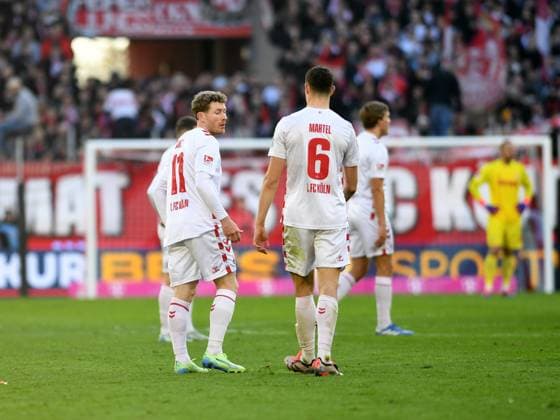 Florian Kainz (1. FC Koeln) und Eric Martel (1. FC Koeln) enttaeuscht waehrend des Spiels der 2. Bundesliga zwischen 1. FC Köln und Hannover 96 im RheinEnergieStadion am 30. November 2024 in Köln, Deutschland. (Foto von Ralf Treese DeFodi Images) +++ Florian Kainz (1. FC Koeln) und Eric Martel (1. FC Koeln) looks dejected during the 2. Bundesliga match between 1. FC Köln and Hannover 96 at RheinEnergieStadion on November 30, 2024 in Cologne, Germany. (Photo by Ralf Treese DeFodi Images) DFB DFL REGULATIONS PROHIBIT ANY USE OF PHOTOGRAPHS AS IMAGE SEQUENCES AND OR QUASI-VIDEO. Defodi-521_KOEH9620241130_047