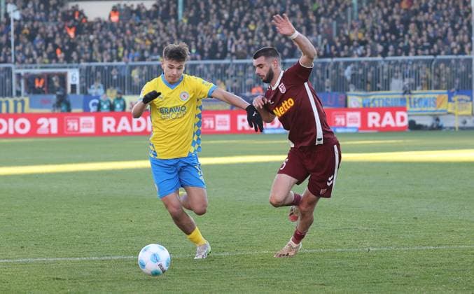 Eintracht BS vs SSV Jahn Regensburg Braunschweig, 30.11.2024, Fußball, Saison 24 25, 2. Bundesliga, 14. Spieltag, Eintracht Braunschweig vs SSV Jahn Regensburg, Bild zeigt: Max Marie (BTSV, 15) Braunschweig