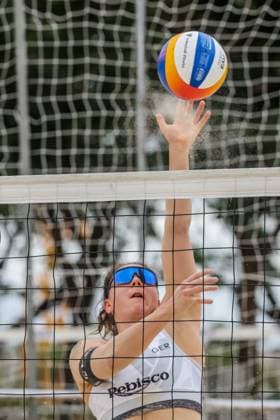 (241130) -- LAGUNA PROVINCE, Nov. 30, 2024 -- Anna-Lena Grune of Germany competes during the women s round of 18 match between Germany and Thailand at the 2024 Volleyball World Beach Pro Tour Challenge in Laguna Province, the Philippines on Nov. 30, 2024. ) (SP)PHILIPPINES-LAGUNA PROVINCE-VOLLEYBALL WORLD BEACH PRO TOUR CHALLENGE ROUELLExUMALI 