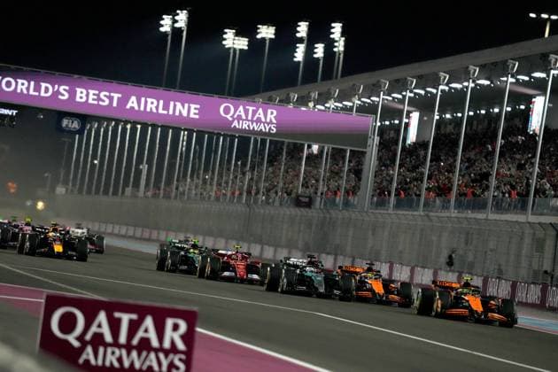Formula 1 Qatar Airways Qatar Grand Prix 2024 30.11.2024, Losail International Circuit, Doha, Formula 1 Qatar Airways Qatar Grand Prix 2024 ,im Bild Rennstart:, Lando Norris (GBR), McLaren F1 Team, Oscar Piastri (AUS), George Russell (GBR), Mercedes-AMG Petronas Formula One Team, Carlos Sainz Jr. (ESP), Scuderia Ferrari HP, Lewis Hamilton (GBR), Charles Leclerc (MCO), Nico Hülkenberg (DEU), MoneyGram Haas F1 Team