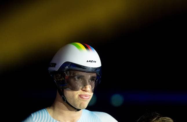 APELDOORN - Harry Lavreysen in action during the first round sprint at the UCI Track Champions League at Omnisport. It was the third round of the Track cycling, Rad, Radsport, Bahnrad, Bahn competition. ANP IRIS VAN DEN BROEK xVIxANPxSportx xxANPxIVx 514577330 originalFilename: 514577330.jpg