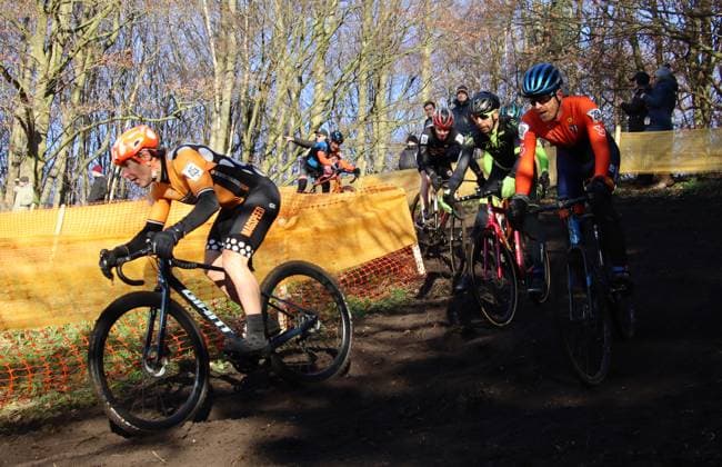 Radcross-Weltmeisterschaften der Masters in Hamburg. Ein Alterklassen-Rennen bei den Männern.