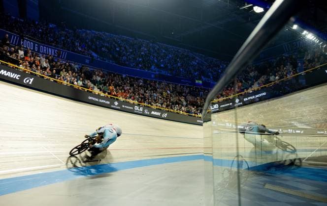 APELDOORN - Harry Lavreysen in action during the final sprint at the UCI Track Champions League at Omnisport. It was the third round of the Track cycling, Rad, Radsport, Bahnrad, Bahn competition. ANP IRIS VAN DEN BROEK xVIxANPxSportx xxANPxIVx 514583324 originalFilename: 514583324.jpg