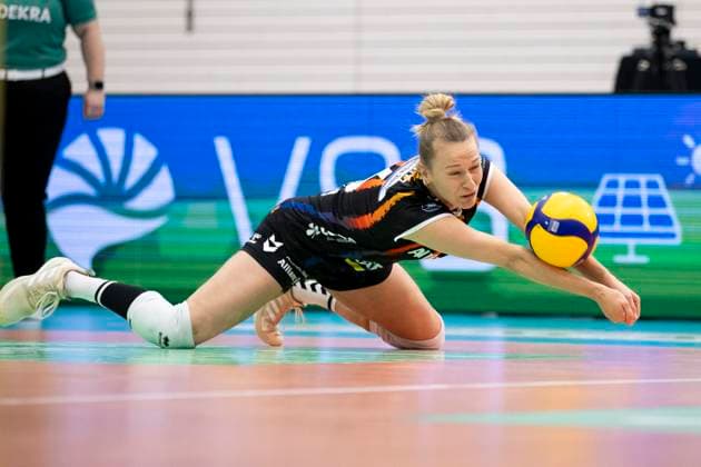 1. Volleyball Bundesliga Frauen: Schwarz-Weiss Erfurt vs. Allianz MTV Stuttgart; Erfurt; 30.11.2024 Antonia Stautz ( 6; Allianz MTV Stuttgart) 1. Volleyball Bundesliga Frauen: Schwarz-Weiss Erfurt vs. Allianz MTV Stuttgart; Riethsporthalle Erfurt; 30.11.2024 Copyright: xBEAUTIFULxSPORTS Duehringx