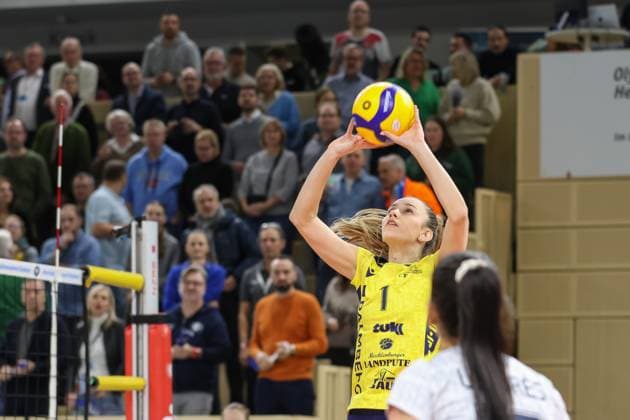 30.11.2024, xusrbx, Volleyball 1.Bundesliga Damen, VC Wiesbaden - SSC Palmberg Schwerin emspor, v.l. Karla Antunovic (SSC Palmberg Schwerin, 1), (DFL DFB REGULATIONS PROHIBIT ANY USE OF PHOTOGRAPHS as IMAGE SEQUENCES and or QUASI-VIDEO) Wiesbaden