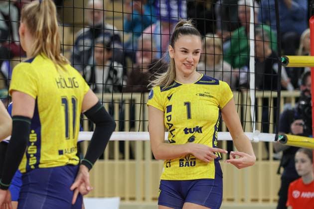 30.11.2024, xusrbx, Volleyball 1.Bundesliga Damen, VC Wiesbaden - SSC Palmberg Schwerin emspor, v.l. Anne Hoelzig (SSC Palmberg Schwerin, 11), Karla Antunovic (SSC Palmberg Schwerin, 1), (DFL DFB REGULATIONS PROHIBIT ANY USE OF PHOTOGRAPHS as IMAGE SEQUENCES and or QUASI-VIDEO) Wiesbaden
