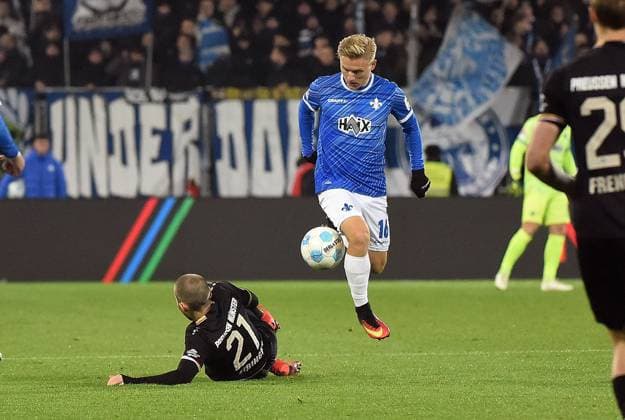 30.11.2024, xhbx, Fussball 2.Bundesliga, SV Darmstadt 98 - Preussen Münster emspor, v.l. Rico Preißinger (Preußen Münster), Andreas Müller (SV Darmstadt 98) (DFL DFB REGULATIONS PROHIBIT ANY USE OF PHOTOGRAPHS as IMAGE SEQUENCES and or QUASI-VIDEO) Darmstadt