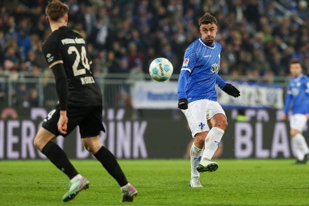2024.11.30 xJFAx 2.Bundesliga SV Darmstadt 98 - Preußen Münster v.l., Niko Koulis (Preußen Münster), Philipp Förster (SV Darmstadt 98), Aktion (DFL DFB REGULATIONS PROHIBIT ANY USE OF PHOTOGRAPHS as IMAGE SEQUENCES and or QUASI-VIDEO)