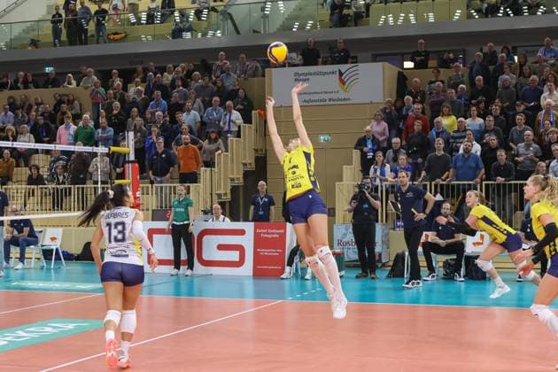 30.11.2024, xusrbx, Volleyball 1.Bundesliga Damen, VC Wiesbaden - SSC Palmberg Schwerin emspor, v.l. Patricia Llabres Herrera (SSC Palmberg Schwerin, 13), Karla Antunovic (SSC Palmberg Schwerin, 1), (DFL DFB REGULATIONS PROHIBIT ANY USE OF PHOTOGRAPHS as IMAGE SEQUENCES and or QUASI-VIDEO) Wiesbaden