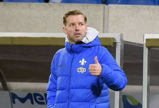 30.11.2024, xhbx, Fussball 2.Bundesliga, SV Darmstadt 98 - Preussen Münster emspor, v.l. Trainer Florian Kohfeldt (SV Darmstadt 98) (DFL DFB REGULATIONS PROHIBIT ANY USE OF PHOTOGRAPHS as IMAGE SEQUENCES and or QUASI-VIDEO) Darmstadt