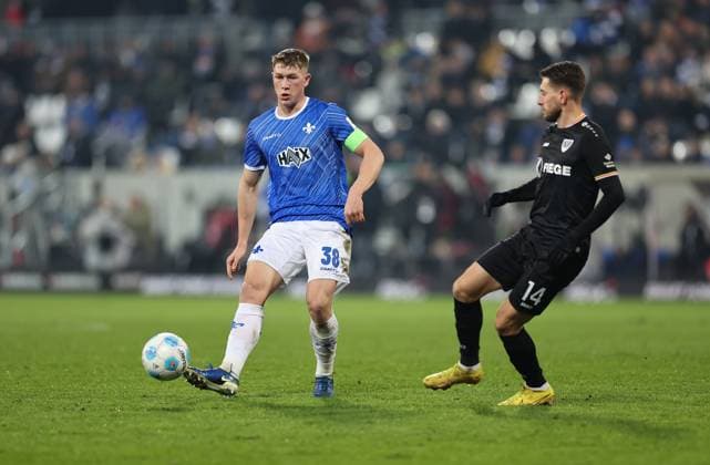 30.11.2024, xdcx, Fussball 2. Bundesliga, SV Darmstadt 98 - SC Preußen Münster, emonline, emspor, despor, v.l., Clemens Riedel (SV Darmstadt 98), Charalambos Makridis (SC Preußen Münster) DFL DFB REGULATIONS PROHIBIT ANY USE OF PHOTOGRAPHS AS IMAGE SEQUENCES AND OR QUASI-VIDEO.