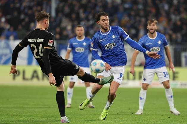2024.11.30 xJFAx 2.Bundesliga SV Darmstadt 98 - Preußen Münster v.l., Niko Koulis (Preußen Münster), Fraser Hornby (SV Darmstadt 98) (DFL DFB REGULATIONS PROHIBIT ANY USE OF PHOTOGRAPHS as IMAGE SEQUENCES and or QUASI-VIDEO)