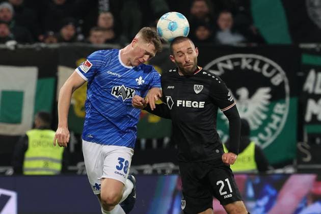 2024.11.30 xJFAx 2.Bundesliga SV Darmstadt 98 - Preußen Münster v.l., Clemens Riedel (SV Darmstadt 98), Rico Preißinger (Preußen Münster), Kopfball, Kopfballduell (DFL DFB REGULATIONS PROHIBIT ANY USE OF PHOTOGRAPHS as IMAGE SEQUENCES and or QUASI-VIDEO)