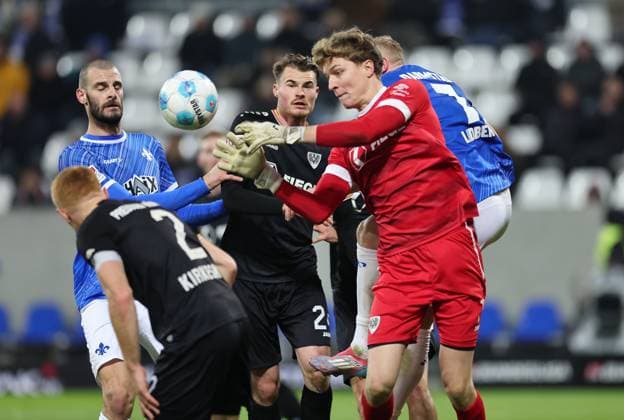 30.11.2024, xdcx, Fussball 2. Bundesliga, SV Darmstadt 98 - SC Preußen Münster, emonline, emspor, despor, v.l., Aleksandar Vukotic (SV Darmstadt 98), Torwart Johannes Schenk (SC Preußen Münster) DFL DFB REGULATIONS PROHIBIT ANY USE OF PHOTOGRAPHS AS IMAGE SEQUENCES AND OR QUASI-VIDEO.
