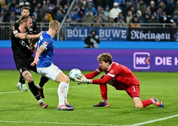 30.11.2024, xfux, Fussball 2.Bundesliga, SV Darmstadt 98 - Preussen Münster, emspor, v.l. Isac Lidberg (SV Darmstadt 98), Johannes Schenk (SC Preußen Münster Preussen Muenster) (DFL DFB REGULATIONS PROHIBIT ANY USE OF PHOTOGRAPHS as IMAGE SEQUENCES and or QUASI-VIDEO. Eine Lizenzierung des Lichtbildwerkes an und oder durch den SV Darmstadt 1898 e.V. sowie Tochterunternehmen ist nicht gestattet. No release of or sale to SV Darmstadt 1898 e.V.)) Darmstadt