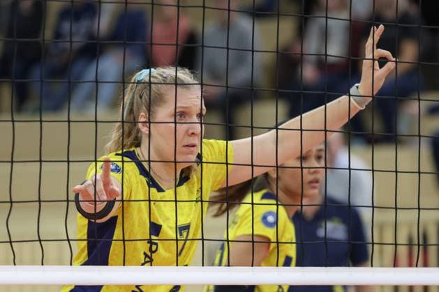 30.11.2024, xusrbx, Volleyball 1.Bundesliga Damen, VC Wiesbaden - SSC Palmberg Schwerin emspor, Felix Koslowski (Trainer SSC Palmberg Schwerin), am Netz (DFL DFB REGULATIONS PROHIBIT ANY USE OF PHOTOGRAPHS as IMAGE SEQUENCES and or QUASI-VIDEO) Wiesbaden