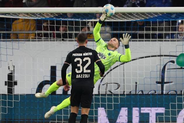 2024.11.30 xJFAx 2.Bundesliga SV Darmstadt 98 - Preußen Münster v.l., Goalkeeper, Torwart Marcel Schuhen (SV Darmstadt 98) Glanzparade (DFL DFB REGULATIONS PROHIBIT ANY USE OF PHOTOGRAPHS as IMAGE SEQUENCES and or QUASI-VIDEO)
