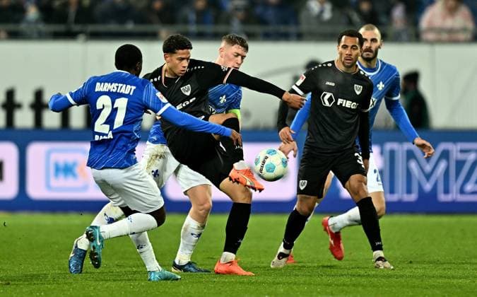 30.11.2024, xfux, Fussball 2.Bundesliga, SV Darmstadt 98 - Preussen Münster, emspor, v.l. Merveille Papela (SV Darmstadt 98), Andras Nemeth (SC Preußen Münster Preussen Muenster), Clemens Riedel (SV Darmstadt 98) (DFL DFB REGULATIONS PROHIBIT ANY USE OF PHOTOGRAPHS as IMAGE SEQUENCES and or QUASI-VIDEO. Eine Lizenzierung des Lichtbildwerkes an und oder durch den SV Darmstadt 1898 e.V. sowie Tochterunternehmen ist nicht gestattet. No release of or sale to SV Darmstadt 1898 e.V.)) Darmstadt