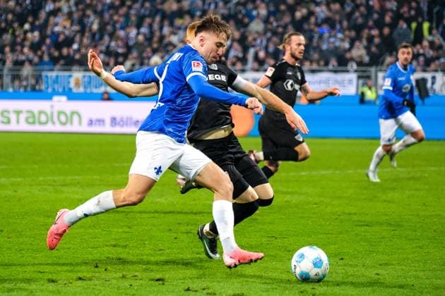Luca Marseiler (SV Darmstadt 98, 08) im Zweikampf mit Mikkel Kirkeskov (Preußen Muenster, 02), GER, SV Darmstadt 98 vs. Preußen Muenster, Fussball, 2. Bundesliga, 14. Spieltag, Saison 2024 2025, 30.11.2024. DFL REGULATIONS PROHIBIT ANY USE OF PHOTOGRAPHS as IMAGE SEQUENCES and or QUASI-VIDEO. GER, SV Darmstadt 98 vs. Preußen Muenster, Fussball, 2. Bundesliga, 14. Spieltag, Saison 2024 2025, 30.11.2024. Darmstadt