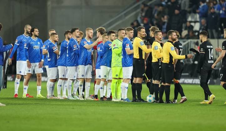 30.11.2024, xdcx, Fussball 2. Bundesliga, SV Darmstadt 98 - SC Preußen Münster, emonline, emspor, despor, v.l., Einlauf der Mannschaften DFL DFB REGULATIONS PROHIBIT ANY USE OF PHOTOGRAPHS AS IMAGE SEQUENCES AND OR QUASI-VIDEO.