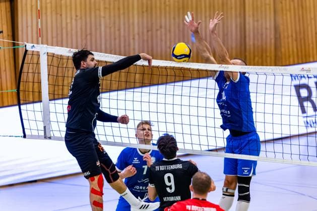 30.11.2024, GER, Volleyball, 2.BL Maenner Sued, Saison 2024 2025, Blue Volleys Gotha - TV 1861 Rottenburg Yannick Menke (TV 1861 Rottenburg) 99867 Gotha Sporthalle Sportanlage Ernesti Thüringen Deutschland