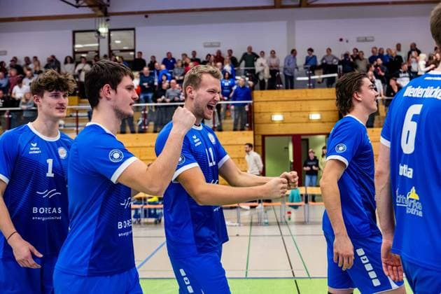 30.11.2024, GER, Volleyball, 2.BL Maenner Sued, Saison 2024 2025, Blue Volleys Gotha - TV 1861 Rottenburg jubel bei Tim Wagner (Blue Volleys Gotha) 99867 Gotha Sporthalle Sportanlage Ernesti Thüringen Deutschland