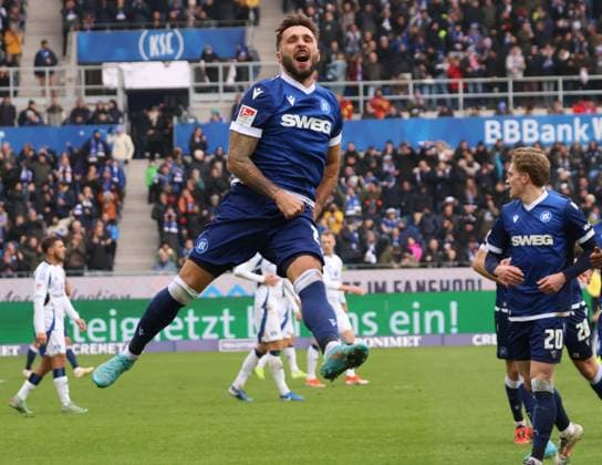 01.12.2024, xhettx, Fussball 2.Bundesliga, Karlsruher SC - Hamburger SV emspor, v.l. Fabian Schleusener (Karlsruhe SC, 24) Torschütze zum !:1 David Herold (Karlsruhe SC, 20) (DFL DFB REGULATIONS PROHIBIT ANY USE OF PHOTOGRAPHS as IMAGE SEQUENCES and or QUASI-VIDEO) Karlsruhe
