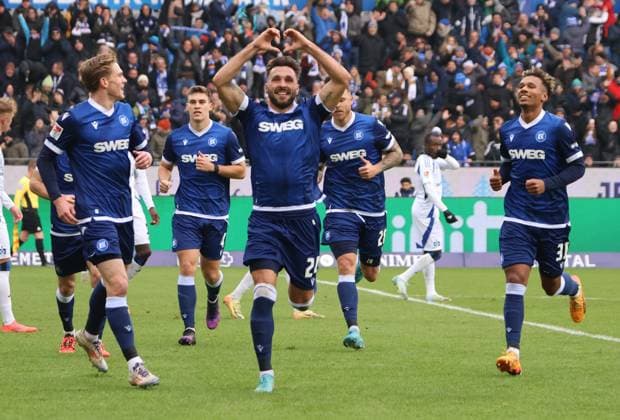 01.12.2024, xhettx, Fussball 2.Bundesliga, Karlsruher SC - Hamburger SV emspor, v.l. Fabian Schleusener (Karlsruhe SC, 24) Torschütze zum !:1 (DFL DFB REGULATIONS PROHIBIT ANY USE OF PHOTOGRAPHS as IMAGE SEQUENCES and or QUASI-VIDEO) Karlsruhe