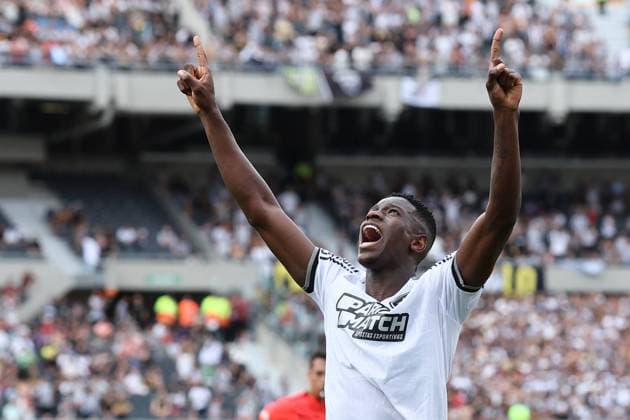 Botafogo s forward Luis Henrique celebrates after scoring the team™s first goal against Altetico Mineiro during the CONMEBOL Copa Libertadores final football match between Brazilian teams Atletico Mineiro and Botafogo at the Monumental Stadium in Buenos Aires on November 30, 2024. BUENOS AIRES ARGENTINA Copyright: xALEJANDROxPAGNIx