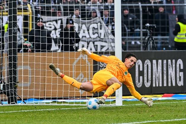 Sport Themen der Woche KW48 Sport Bilder des Tages GER, 2. BL, SSV Ulm 1846 vs SpVgg Greuther Fürth 01.12.2024, Donaustadion, Ulm, GER, 2. BL, SSV Ulm 1846 vs SpVgg Greuther Fürth, im Bild Tor zum 1:1, Nahuel Noll (Fuerth, 44) *** GER, 2 BL, SSV Ulm 1846 vs SpVgg Greuther Fürth 01 12 2024, Donaustadion, Ulm, GER, 2 BL, SSV Ulm 1846 vs SpVgg Greuther Fürth, in picture Goal to 1 1, Nahuel Noll Fuerth, 44 nordphotoxGmbHx xHafner nph00200