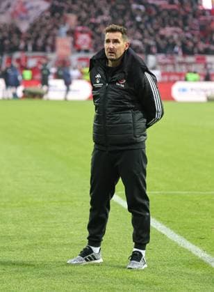 01.12.2024 - Fussball - Saison 2024 2025 - 2. Fussball - Bundesliga - 14. Spieltag: 1. FC Nürnberg FCN ( Club ) - Fortuna Düsseldorf 1895 F95 - Sportfoto Zink DaMa - xdaxmax - DFL regulations prohibit any use of photographs as image sequences and or quasi-video - only for editorial use - Miroslav Miro Klose ( Trainer 1. FC Nürnberg FCN ) enttäuscht Enttäuschung nach Spielende