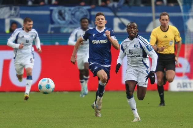 Sport Themen der Woche KW48 Sport Bilder des Tages Jean-Luc Dompe (Hamburger SV, 7) vs. Marvin Wanitzek (Karlsruher SC, 10) , Karlsruher SC vs. Hamburger SV, Fussball, 2. Bundesliga, 14. Spieltag, 2024 2025, 01.12.2024, DFL REGULATIONS PROHIBIT ANY USE OF PHOTOGRAPHS AS IMAGE SEQUENCES AND OR QUASI-VIDEO, Karlsruher SC vs. Hamburger SV, Fussball, 2. Bundesliga, 14. Spieltag, 2024 2025, 01.12.2024 Karlsruhe *** Jean Luc Dompe Hamburger SV, 7 vs Marvin Wanitzek Karlsruher SC, 10 , Karlsruher SC vs Hamburger SV, Football, 2 Bundesliga, Matchday 14, 2024 2025, 01 12 2024, DFL REGULATES PROHIBIT ANY USE OF PHOTOGRAPHS AS IMAGE SEQUENCES AND OR QUASI VIDEO, Karlsruher SC vs Hamburger SV, Football, 2 Bundesliga, Matchday 14, 2024 2025, 01 12 2024 Karlsruhe Copyright: xEibner-Pressefoto JanxPrihodax EP_JPA