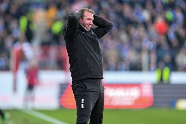 3. Liga - VfL Osnabrück - Alemannia Aachen am 01.12.2024 an der Bremer Brücke in Osnabrück Trainer Pit Reimers (Osnabrueck) unzufrieden, enttäuscht, enttaeuscht, niedergeschlagen.