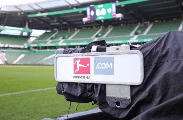 GER, 1.FBL SV Werder Bremen vs.VfB Stuttgart 30.11.2024, wohninvest Weserstadion, Bremen, GER, 1.FBL SV Werder Bremen vs.VfB Stuttgart im Bild picture shows Feature Impressionen TV-Kamera Fernsehkamera im Stadion *** GER, 1 FBL SV Werder Bremen vs VfB Stuttgart 30 11 2024, wohninvest Weserstadion, Bremen, GER, 1 FBL SV Werder Bremen vs VfB Stuttgart in the picture picture shows Feature Impressions TV camera TV camera in the stadium nordphotoxGmbHx xTauchnitz nph00059