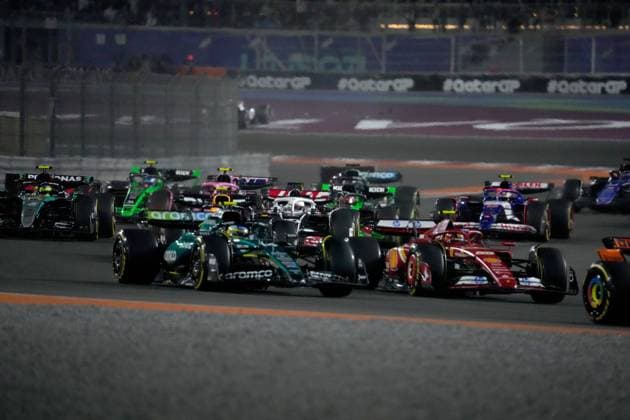 01.12.2024, Losail International Circuit, Doha, Formula 1 Qatar Airways Qatar Grand Prix 2024 ,im Bild Fernando Alonso (ESP), Aston Martin Aramco Cognizant Formula One Team, Carlos Sainz Jr. (ESP), Scuderia Ferrari HP, Liam Lawson (NZL), Visa Cash App RB Formula One Team, Kevin Magnussen (DNK), MoneyGram Haas F1 Team, Lewis Hamilton (GBR), Mercedes-AMG Petronas Formula One Team (Photo by Hasan Bratic DeFodi Images) Defodi-506_20241201_hbr_0327