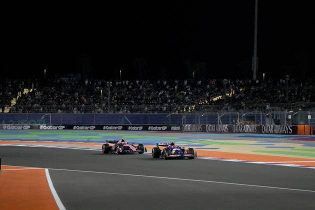 01.12.2024, Losail International Circuit, Doha, Formula 1 Qatar Airways Qatar Grand Prix 2024 ,im Bild Yuki Tsunoda (JPN), Visa Cash App RB Formula One Team, Pierre Gasly (FRA), Alpine F1 Team (Photo by Hasan Bratic DeFodi Images) Defodi-506_20241201_hbr_1233