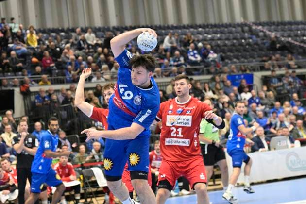 GER, 2.HBL, BHC06, BHC06 vs.HSG Nordhorn-Lingen 01.12.2024, Düsseldorf, Mitsubishi Electric HALLE, GER, 2. HBL, BHC06 vs.HSG Nordhorn-Lingen 2. HBL regulations prohibit any use of photographs as image sequences and or quasi-video im Bild Aron Seesing ( BHC 49 ) am Kreis.