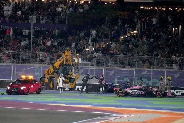 Formula 1 Qatar Airways Qatar Grand Prix 2024 01.12.2024, Losail International Circuit, Doha, Formula 1 Qatar Airways Qatar Grand Prix 2024 ,im Bild Ein Unfall zwischen Esteban Ocon (FRA), Alpine F1 Team und Franco Colapinto (ARG), Williams Racing.