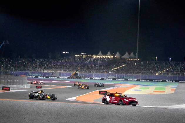 Formula 1 Qatar Airways Qatar Grand Prix 2024 01.12.2024, Losail International Circuit, Doha, Formula 1 Qatar Airways Qatar Grand Prix 2024 ,im Bild Safety Car, Max Verstappen (NLD), Oracle Red Bull Racing, Lando Norris (GBR), McLaren F1 Team