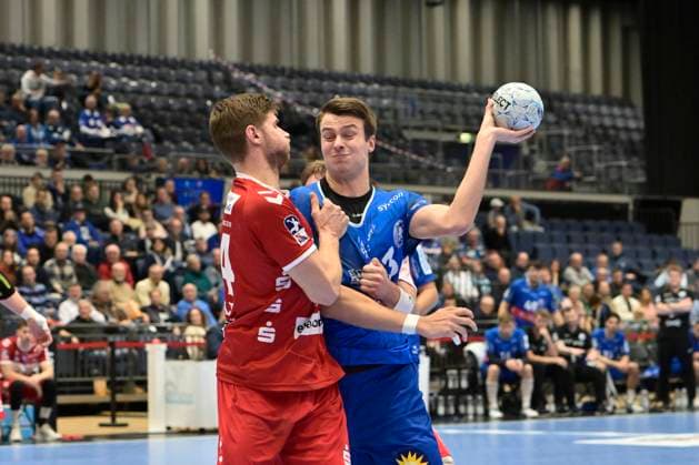 GER, 2.HBL, BHC06, BHC06 vs.HSG Nordhorn-Lingen 01.12.2024, Düsseldorf, Mitsubishi Electric HALLE, GER, 2. HBL, BHC06 vs.HSG Nordhorn-Lingen 2. HBL regulations prohibit any use of photographs as image sequences and or quasi-video im Bild Robin Granlund ( Bergischer HC 13 ) gegen Georg Pöhle ( HSG Nordhorn-Lingen 94 ).