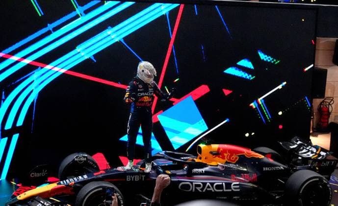 01.12.2024, Losail International Circuit, Doha, Formula 1 Qatar Airways Qatar Grand Prix 2024 ,im Bild Sieger Max Verstappen (NLD), Oracle Red Bull Racing (Photo by Hasan Bratic DeFodi Images) Defodi-506_20241201_hbr_4135