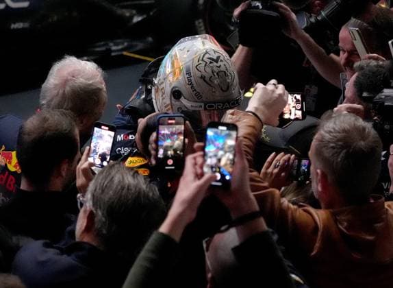 01.12.2024, Losail International Circuit, Doha, Formula 1 Qatar Airways Qatar Grand Prix 2024 ,im Bild Sieger Max Verstappen (NLD), Oracle Red Bull Racing (Photo by Hasan Bratic DeFodi Images) Defodi-506_20241201_hbr_4224